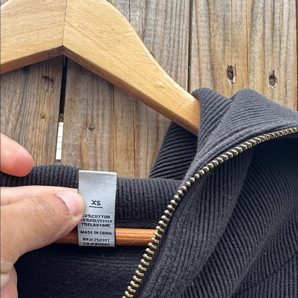 Varley Charcoal Zip-Up pullover - Picture 5 of 6